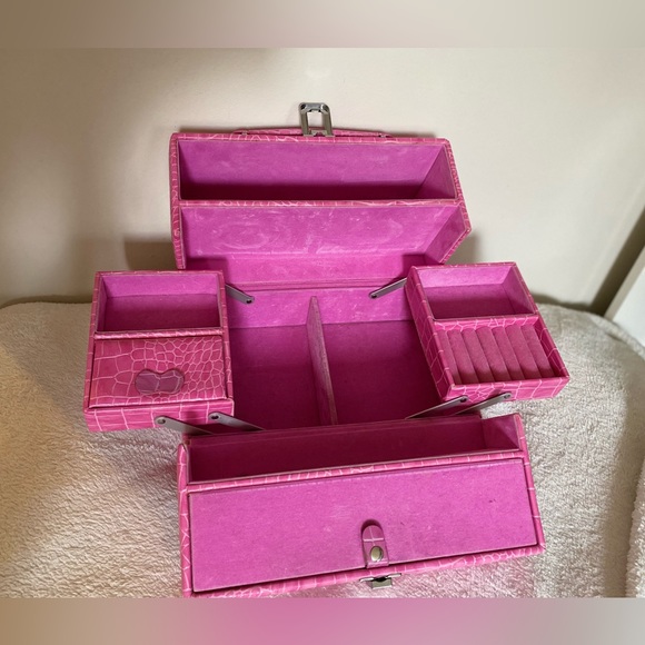 Vintage Mary Kay Pink Alligator Jewelry Box - Picture 4 of 4